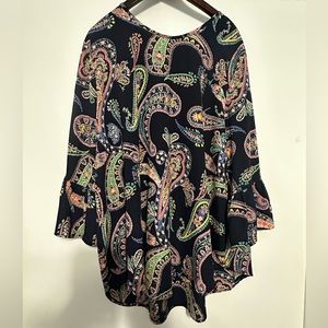 2X Boutique Navy Paisley print top with flared sleeves